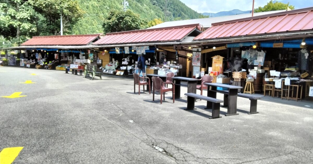 地元特産品を扱う下呂温泉のいでゆ朝市