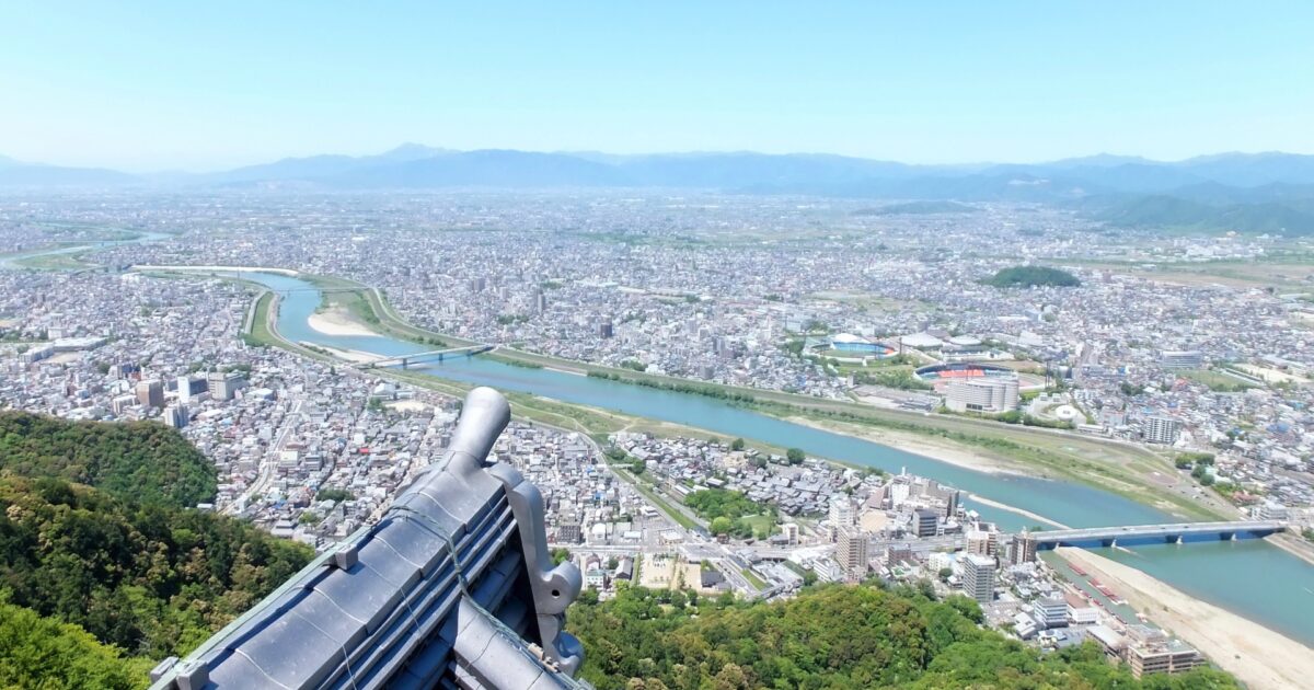 岐阜城から見下ろした長良川と岐阜市街の絶景